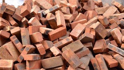 红砖淡出历史舞台 现代建筑材料的革新与环保趋势